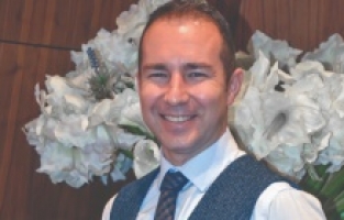 Hem iş hem stil konusunda başarılı bir isim Mustafa Acar