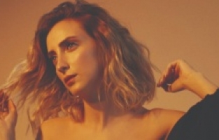 Naif sesi ve sayısız yeteneğiyle; Ceren Gündoğdu