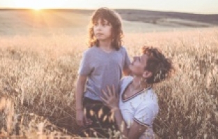 Oğluna ve sanata aşık bir kadın; Ekaterina  Dunaeva