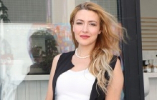 Ruhunun tüm renkleriyle Zeynep Fırat