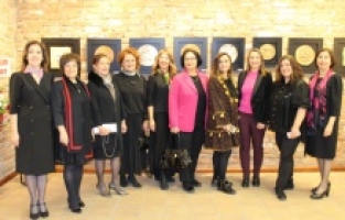 Seramik dostlarından göz alıcı sergi