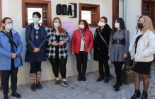 Yaşayan Kadınlar’dan “Yüz-leşme” sergisi