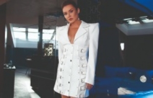 "Savaş ve Aşk" albümüyle Deniz Seki