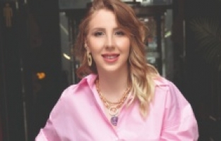 Gamze Uzun “Hastalarımızın mutluluğu bizim için her şeyden daha önemli, çünkü işimiz insanları gülümsetmek”