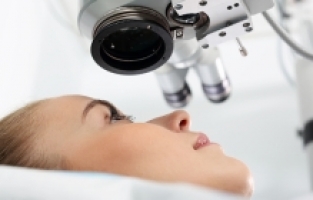 Göz Hastalıkları Uzmanından lazer operasyonu hakkında önemli uyarılar: