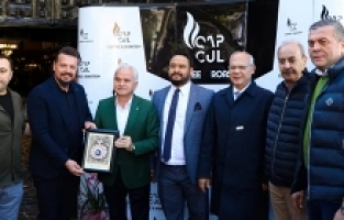 KAHVE SEVENLERİN HİZMETİNDE