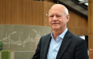 'TEKNOLOJİ İKİ  UCU KESKİN BIÇAK'