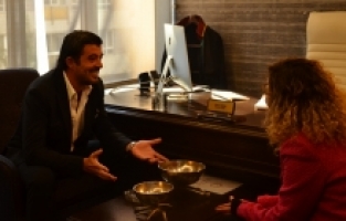 GÖZ ÖNÜNDE YAŞAMAYI SEVMEM