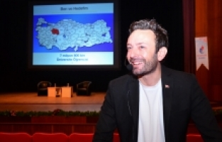 İŞ DÜNYASINDA BAŞARI ÜZERİNE KONFERANS VERDİ