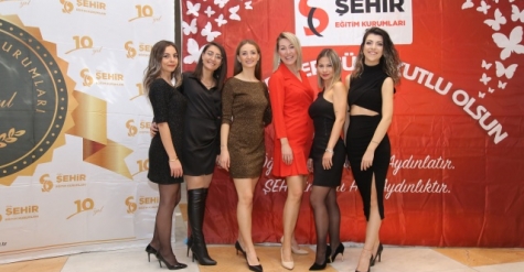 ÖĞRETMENLER, KUTLAMA YEMEĞİNDE BULUŞTU